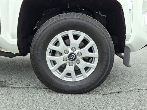 Certified 2024 Toyota Tacoma SR5 AWD/4WD image 9