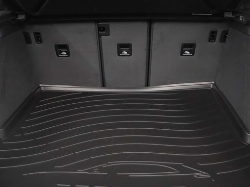 Certified 2026 Porsche Macan Turbo AWD/4WD image 13