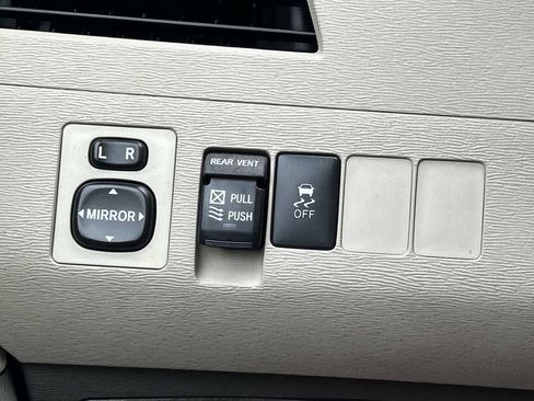 Used 2012 Toyota Sienna XLE FWD image 25
