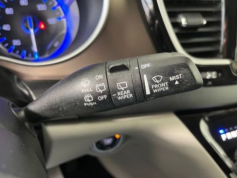 Used 2019 Chrysler Pacifica Touring-L image 23
