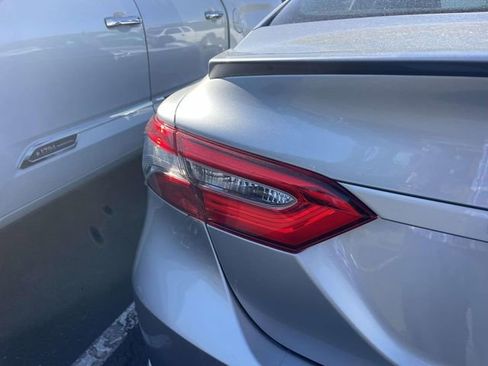 Used 2018 Toyota Camry SE image 12