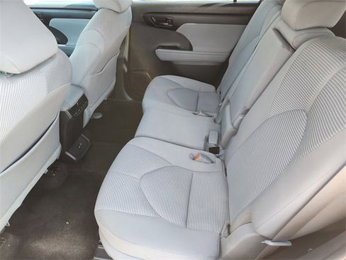 Certified 2023 Toyota Highlander L image 20