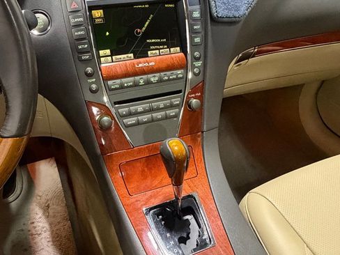 Used 2010 Lexus ES 350 w/ Preferred Accessory Package FWD image 13