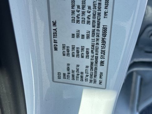 Used 2023 Tesla Model 3 Standard Range image 13