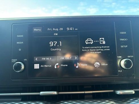Used 2023 Kia Carnival LX FWD image 32