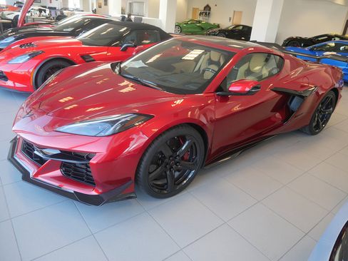 Used 2023 Chevrolet Corvette Z06 w/ Z07 Performance Package image 2