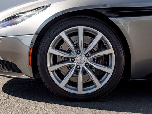 Used 2019 Aston Martin DB11 Volante image 5