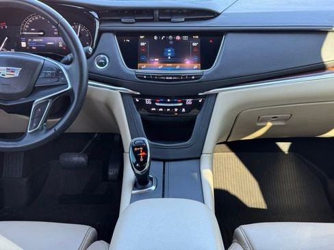 Used 2017 Cadillac XT5 Luxury w/ Driver Awareness Package image 29