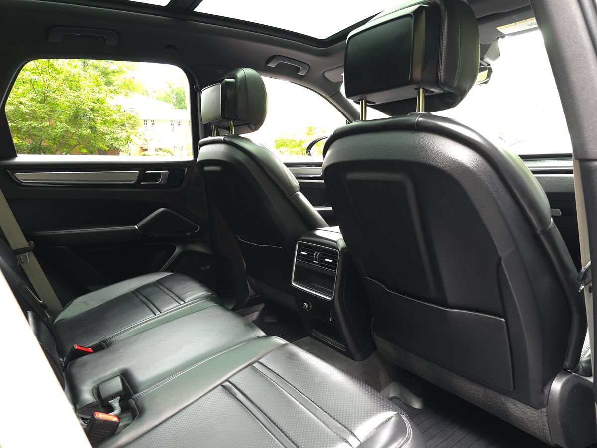 Used 2023 Porsche Cayenne Platinum Edition AWD/4WD image 19
