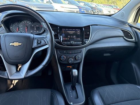 Used 2022 Chevrolet Trax LT w/ LT Convenience Package image 22