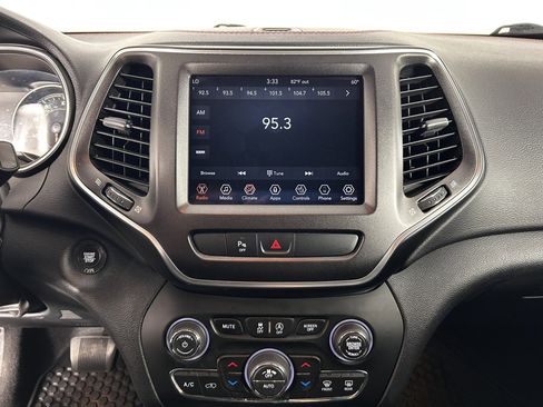 Used 2019 Jeep Cherokee Trailhawk w/ Cold Weather Group AWD/4WD image 18