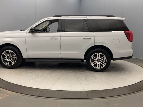 Used 2025 Ford Expedition Active AWD/4WD image 2