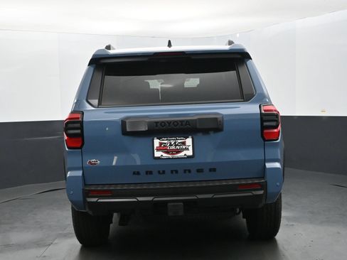 Used 2025 Toyota 4Runner TRD Off-Road Premium AWD/4WD image 5