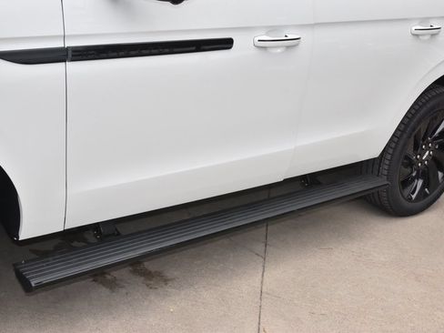 New 2027 Lincoln Navigator Reserve w/ Jet Appearance Package AWD/4WD image 41