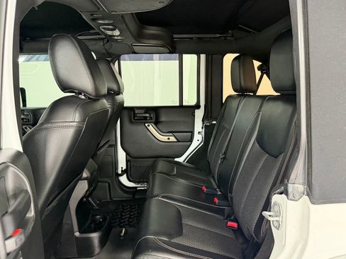 Used 2017 Jeep Wrangler Unlimited Sahara AWD/4WD image 35