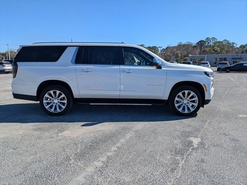 Certified 2025 Chevrolet Suburban Premier image 3