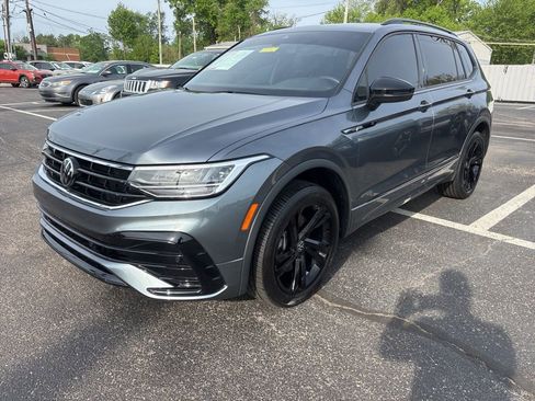 Used 2024 Volkswagen Tiguan SE R-Line image 3