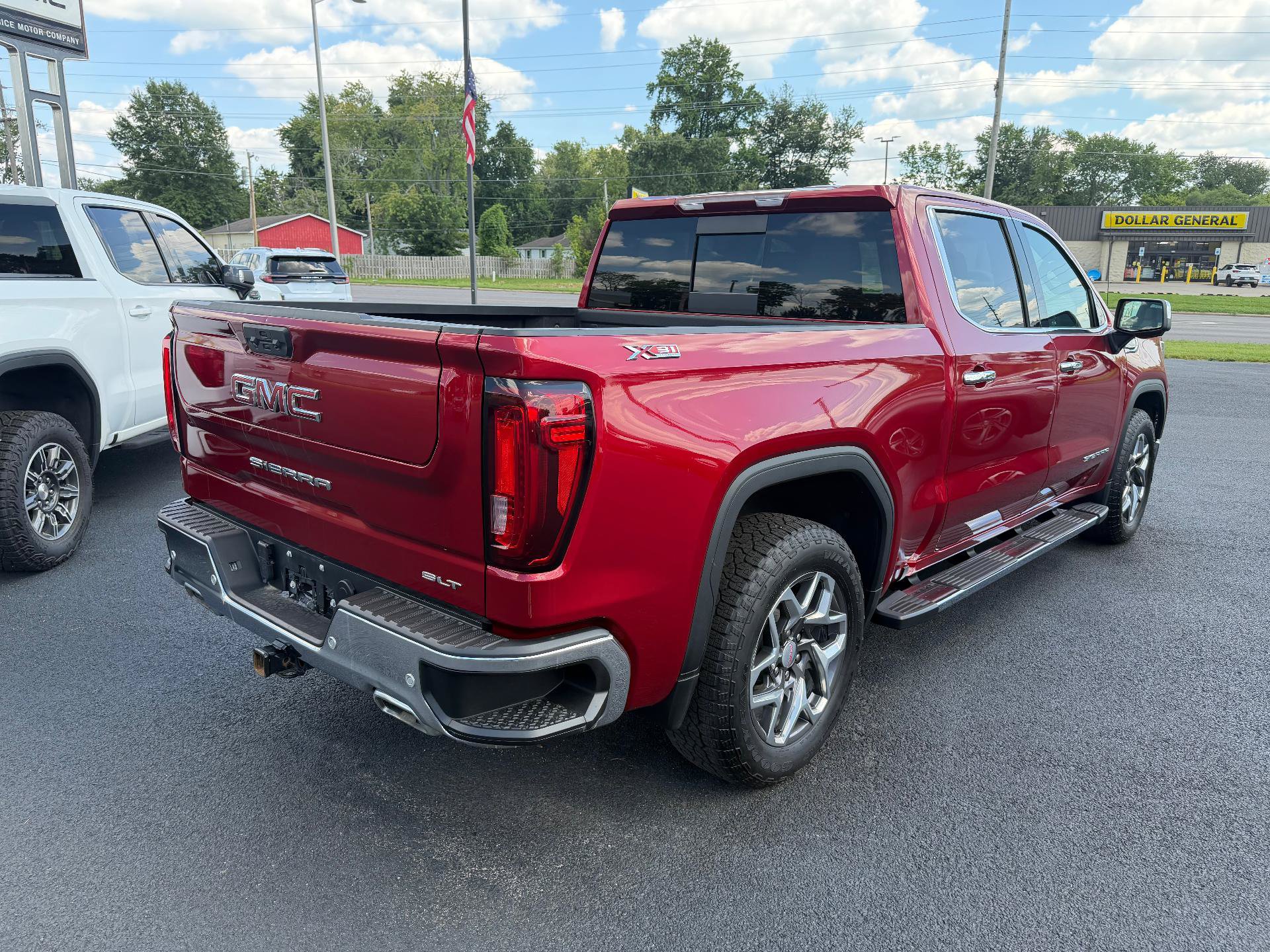 Used 2023 GMC Sierra 1500 SLT w/ SLT Premium Plus Package AWD/4WD image 4
