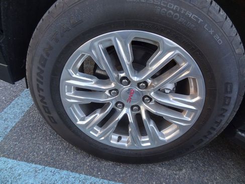 Used 2023 GMC Yukon SLT w/ SLT Luxury Package image 13