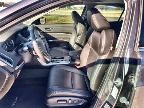 Used 2017 Acura TLX image 11