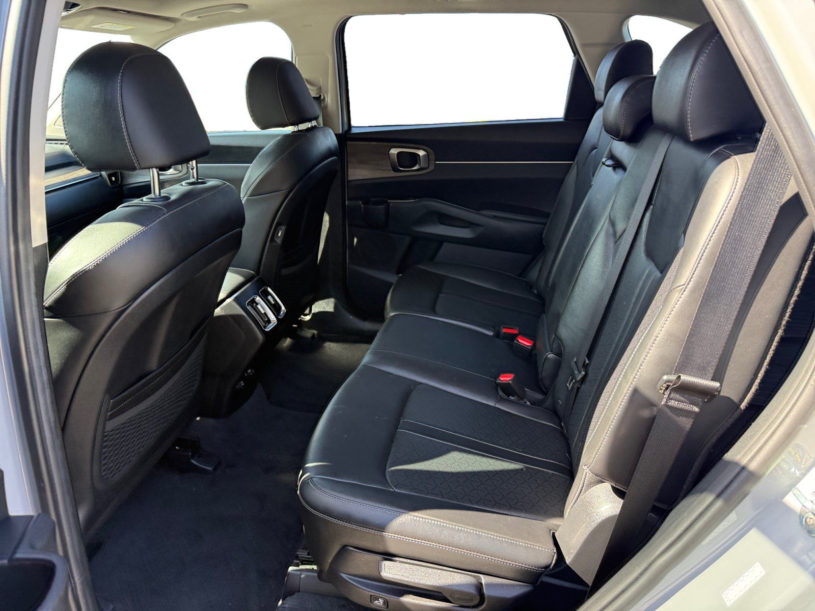 Used 2022 Kia Sorento S w/ Panoramic Sunroof Package AWD/4WD image 16