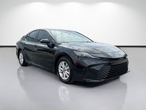 Used 2025 Toyota Camry LE w/ Convenience Package FWD image 1