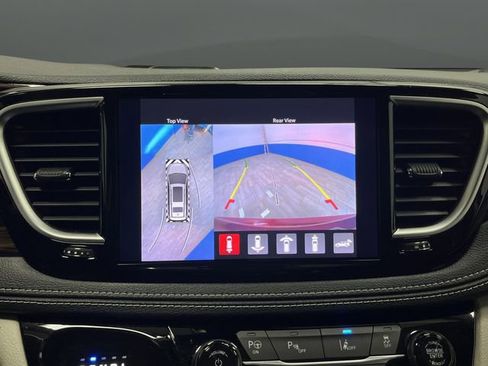Used 2022 Chrysler Pacifica Limited w/ Uconnect Theater Family Group image 11