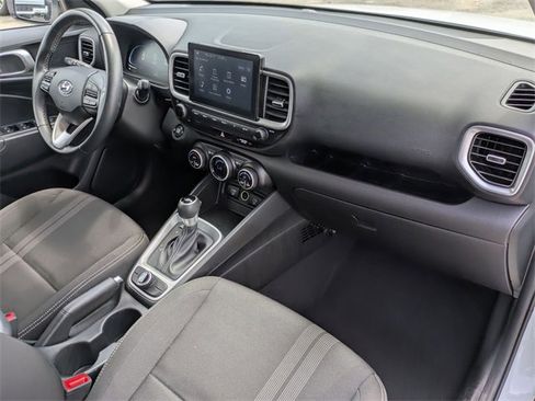 Used 2024 Hyundai Venue SEL image 23
