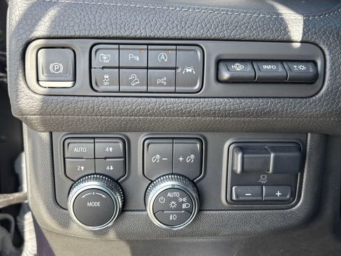 Used 2024 GMC Yukon Denali w/ Advanced Technology Package image 20