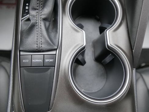 Used 2023 Toyota Camry SE image 19