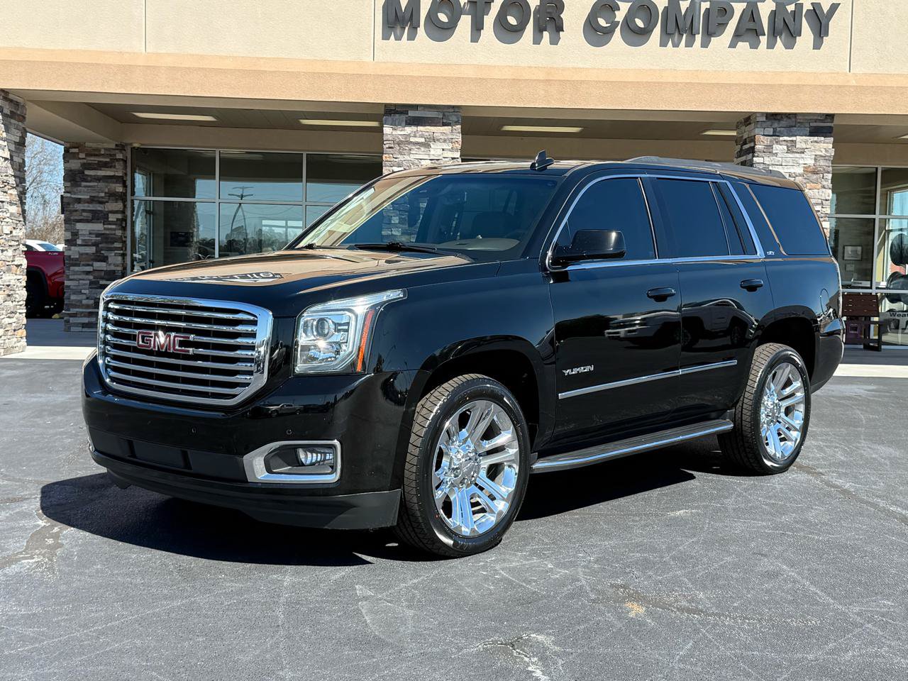 Used 2019 GMC Yukon SLT w/ Premium Edition AWD/4WD image 1