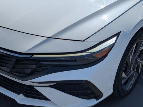 Certified 2025 Hyundai Elantra SEL FWD image 13