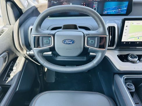 Used 2025 Ford Expedition Active AWD/4WD image 20
