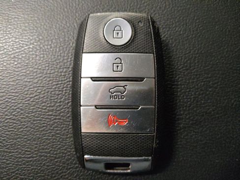 Used 2017 Kia Sorento EX image 32