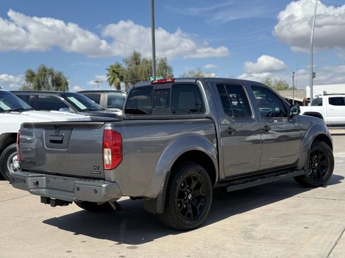 Used 2021 Nissan Frontier SV w/ Midnight Edition Floor Mats image 17