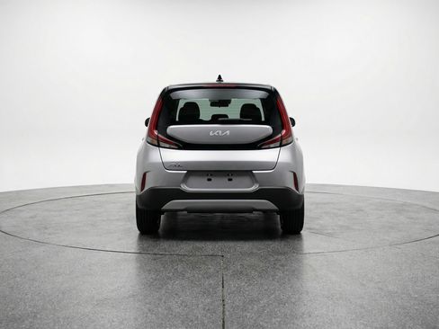 Used 2025 Kia Soul LX w/ LX Technology Package FWD image 7