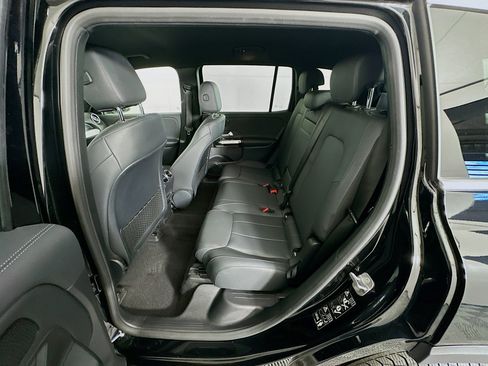 Used 2024 Mercedes-Benz EQB 250+ image 28