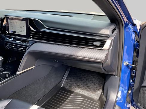 Used 2025 Toyota Camry SE w/ Convenience Package FWD image 18