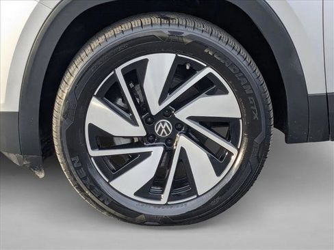 Used 2025 Volkswagen Atlas SE image 25