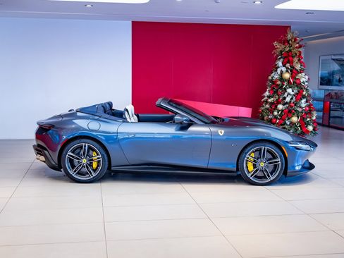 Used 2025 Ferrari Roma Spider image 7