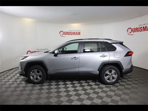 Used 2025 Toyota RAV4 XLE w/ Convenience Package image 5