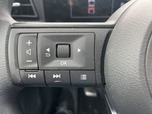 Used 2025 Nissan Kicks S AWD/4WD image 7