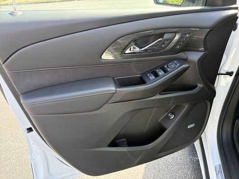 Used 2023 Chevrolet Traverse High Country image 10