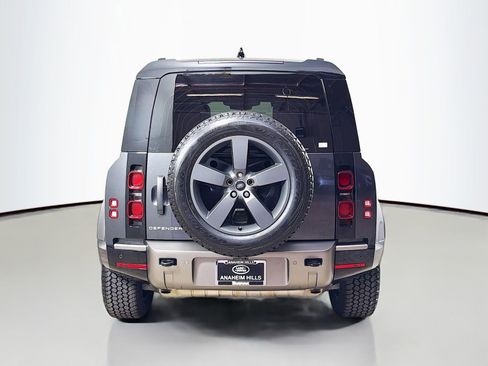 Certified 2025 Land Rover Defender 110 X-Dynamic SE AWD/4WD image 4