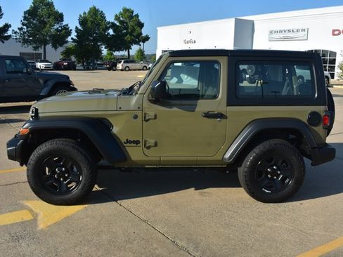 Used 2025 Jeep Wrangler Sport AWD/4WD image 8