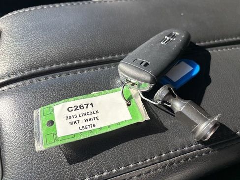 Used 2013 Lincoln MKT Limo image 23
