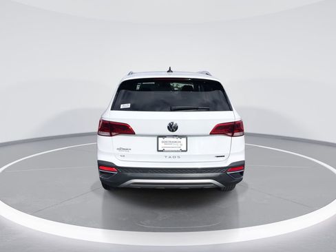 Used 2024 Volkswagen Taos SE image 7