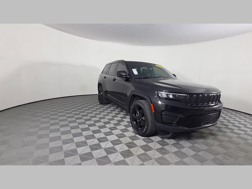 Used 2023 Jeep Grand Cherokee Altitude AWD/4WD image 21