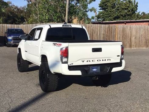 Used 2020 Toyota Tacoma TRD Sport image 7