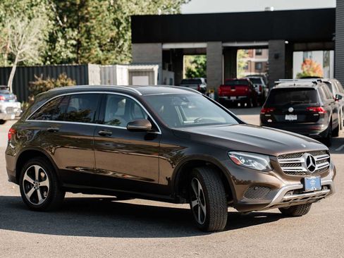 Used 2018 Mercedes-Benz GLC 350e 4MATIC image 2
